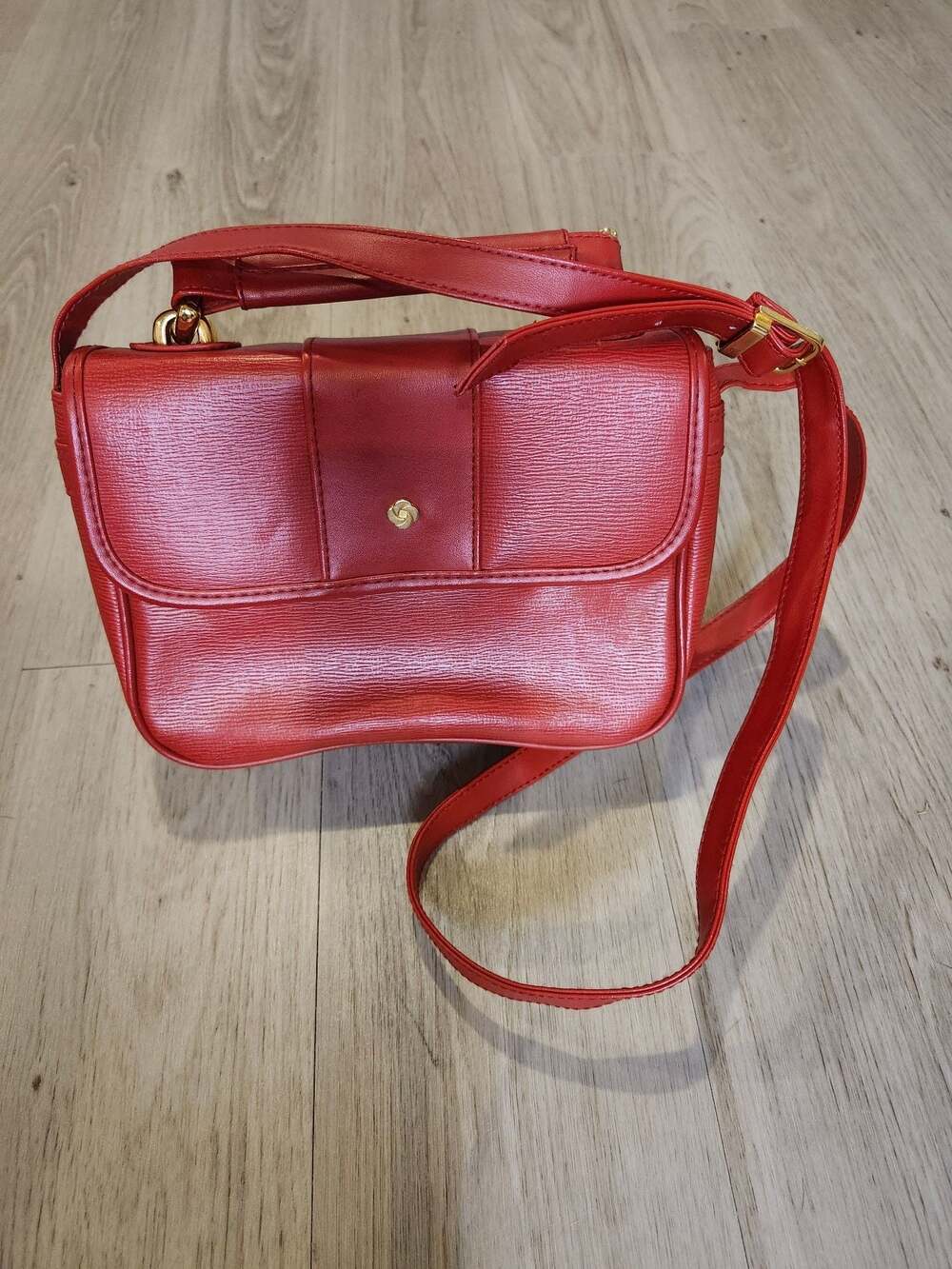 Samsonite Vintage Red Textured Faux Leather Crossbody Bag